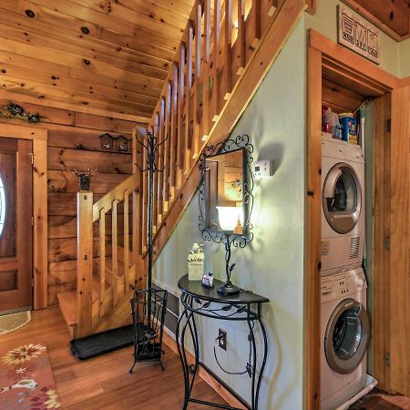 Cozy Nest Gatlinburg Cabin With Porch And Jacuzzi! Villa Bagian luar foto