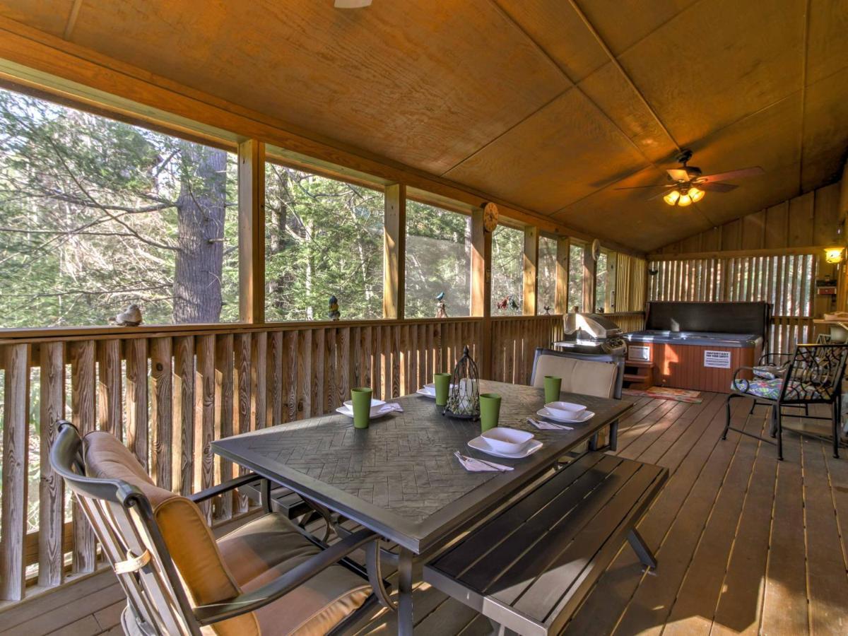 Cozy Nest Gatlinburg Cabin With Porch And Jacuzzi! Villa Bagian luar foto