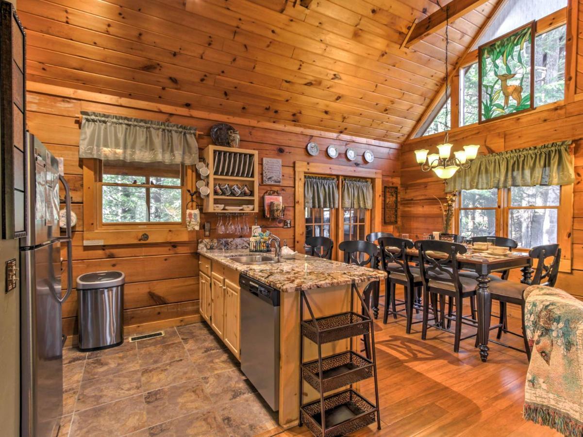 Cozy Nest Gatlinburg Cabin With Porch And Jacuzzi! Villa Bagian luar foto