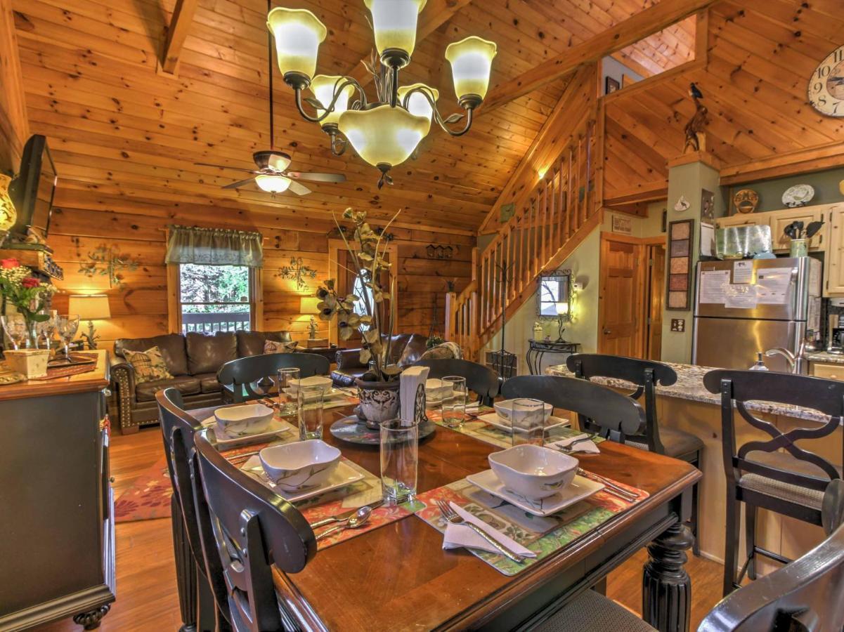 Cozy Nest Gatlinburg Cabin With Porch And Jacuzzi! Villa Bagian luar foto