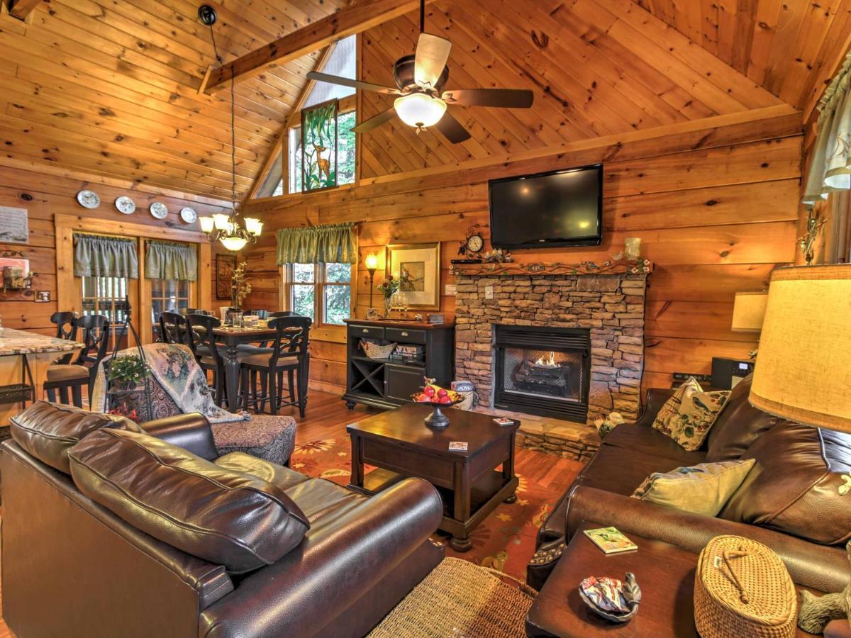 Cozy Nest Gatlinburg Cabin With Porch And Jacuzzi! Villa Bagian luar foto