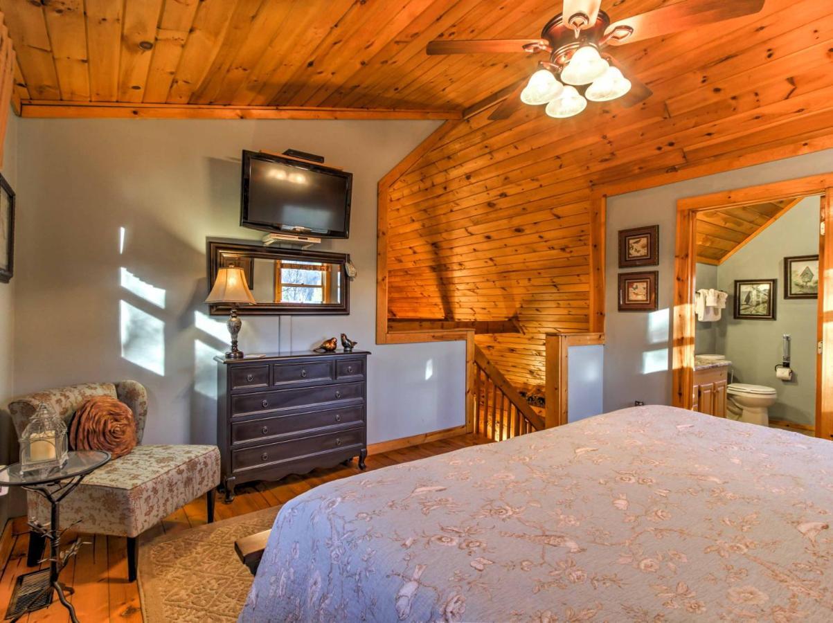 Cozy Nest Gatlinburg Cabin With Porch And Jacuzzi! Villa Bagian luar foto