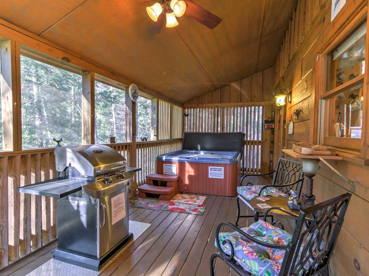 Cozy Nest Gatlinburg Cabin With Porch And Jacuzzi! Villa Bagian luar foto